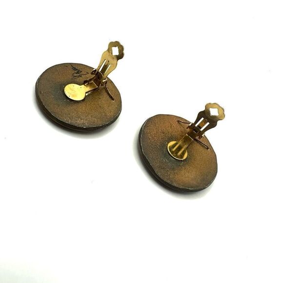 Large round artisan clip on earrings - Picture 7 of 10